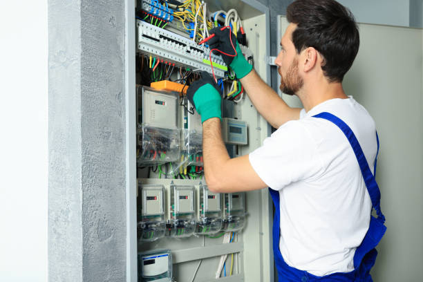 Best Affordable Emergency Electrician  in Whitehorn Cove, OK